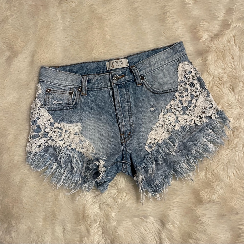 EUC Free People We the Free Good Vibes Light Wash Jean Shorts Size 25
